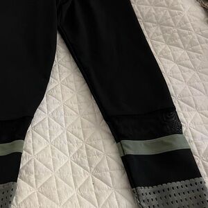 Onzie Flow black leggings with black & sage mesh